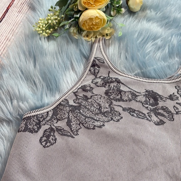 Athleta Aurora Seamless High Neck Crop Tank sz S - Picture 4 of 9